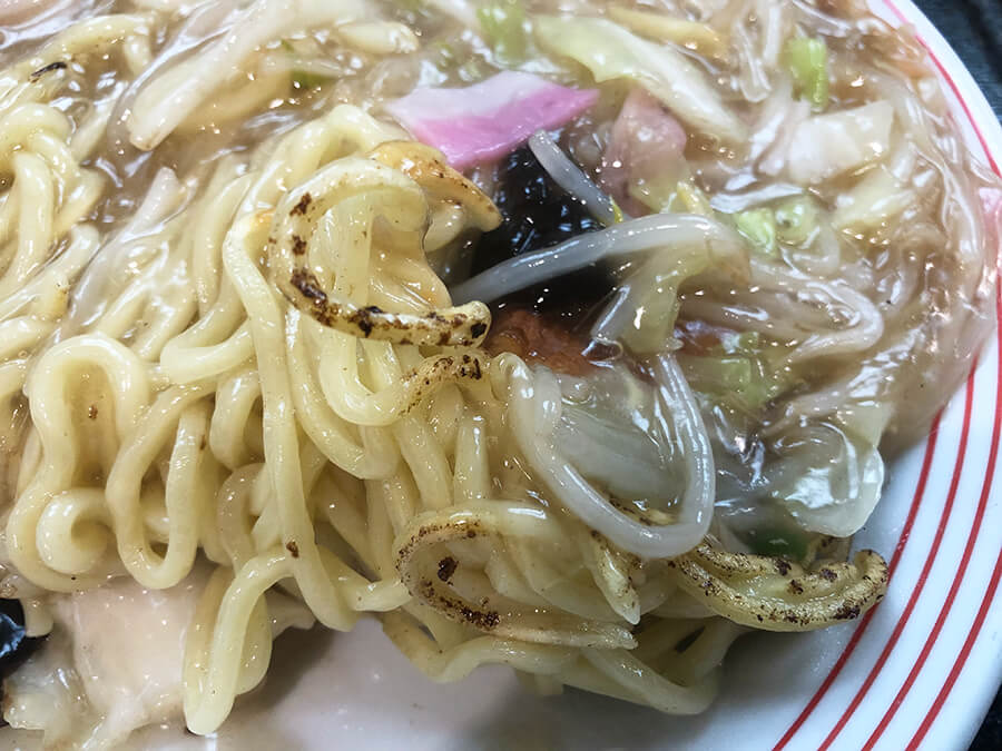 麺は焦げ目が付いていて美味しそう！！