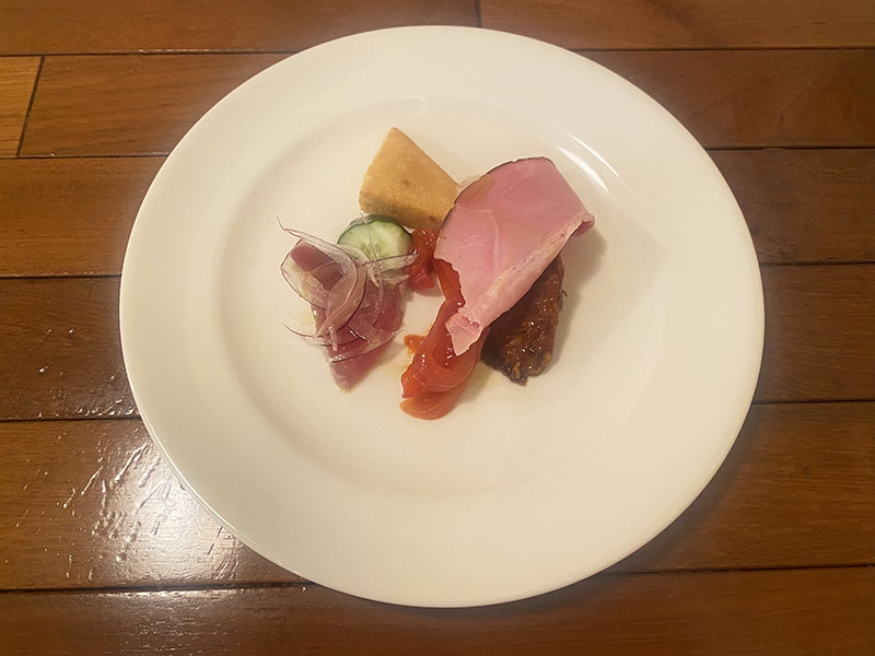 手作り感あふれる前菜プレート