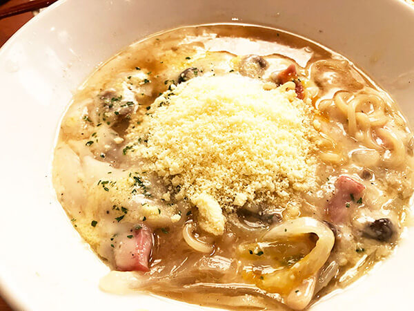 「追いチーズ」＋130円も注文済み