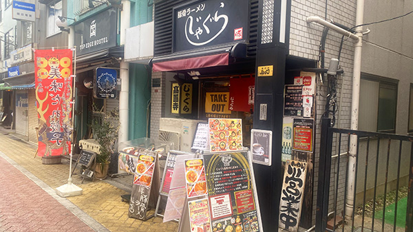 路地裏で見つける、濃厚ラーメンの実力店